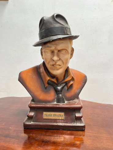 Escultura de Frank Sinatra, en poliéster.