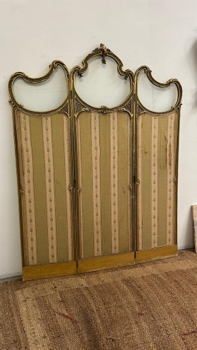 Elegante biombo isabelino hecho en madera con dorado, (tejidos para cambiar).