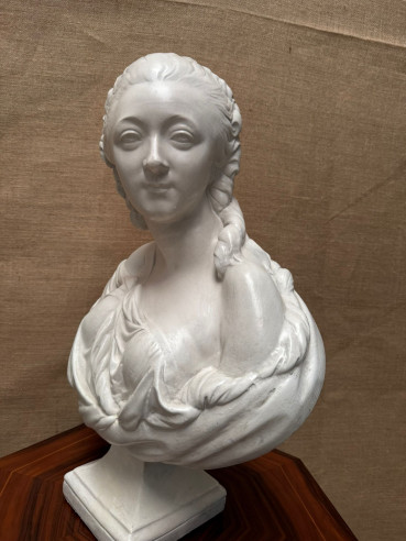 Busto de Terracota representando a Madame Du Barry.